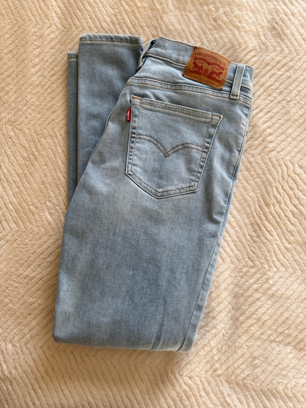 Levi's Women's Light Wash Skinny Jeans